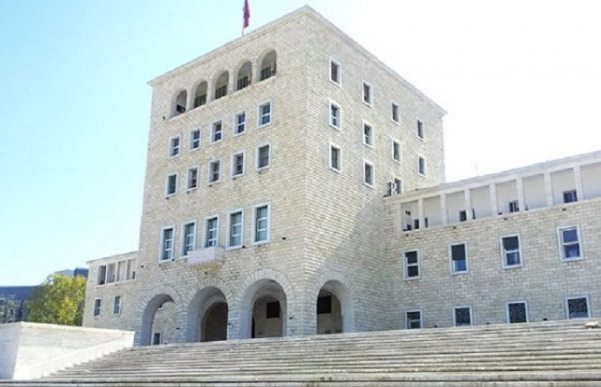 UT shpall proceduren e prokurimit: Dezinfektim te gjitha godinave universitare